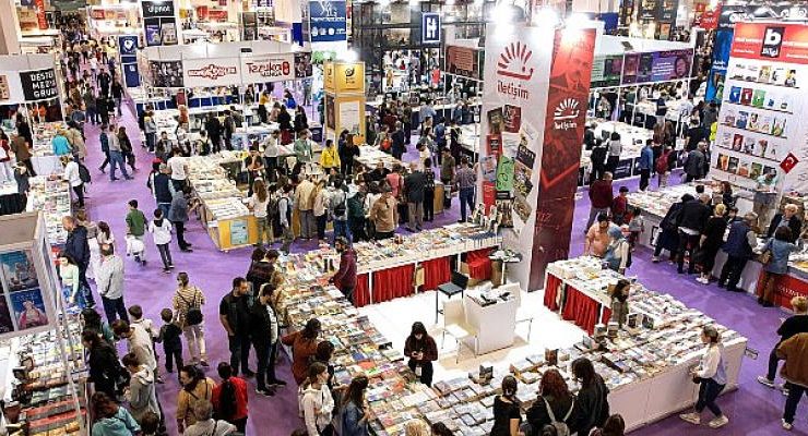 İZKİTAP kitapseverleri ağırlamaya devam ediyor
