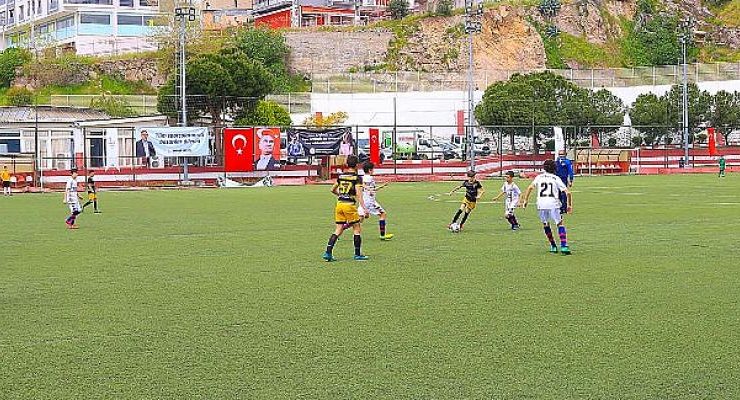 Bayraklı’nın spor sahaları yenileniyor