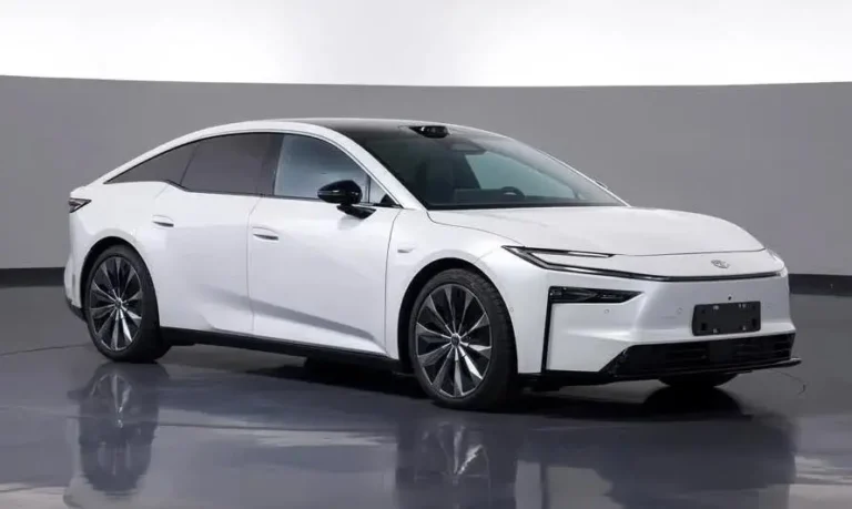 Toyota bZ7 Fırtınası: Lüks Elektrikli Sedan Bir Saatte Rekor Kırdı