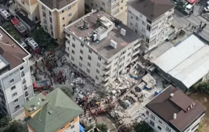 Maltepe’de Çöken Binanın Enkazından Çıkan Deniz Kabuğu Gündemde